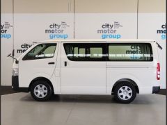 Photo of the vehicle Toyota HiAce