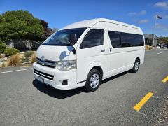 Photo of the vehicle Toyota HiAce