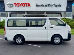 Photo of the vehicle Toyota HiAce