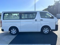 Photo of the vehicle Toyota HiAce