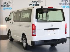 Photo of the vehicle Toyota HiAce