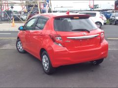 Photo of the vehicle Toyota Vitz