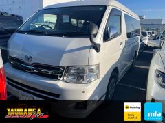 Photo of the vehicle Toyota HiAce