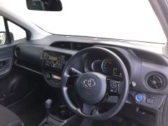 Photo of the vehicle Toyota Vitz