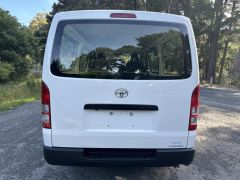 Photo of the vehicle Toyota HiAce