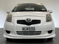 Photo of the vehicle Toyota Vitz