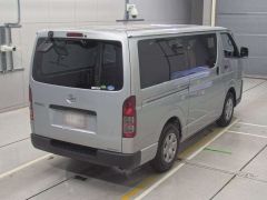 Photo of the vehicle Toyota HiAce