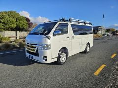 Photo of the vehicle Toyota HiAce