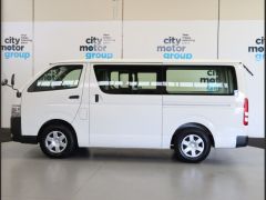 Photo of the vehicle Toyota HiAce