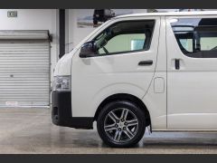 Photo of the vehicle Toyota HiAce