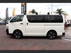 Photo of the vehicle Toyota HiAce