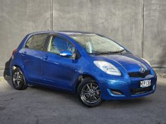 Photo of the vehicle Toyota Vitz