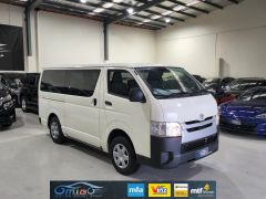 Photo of the vehicle Toyota HiAce