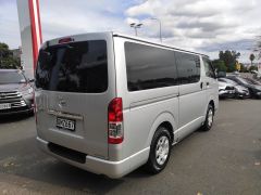 Photo of the vehicle Toyota HiAce