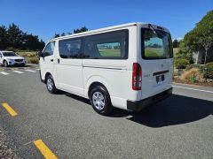 Photo of the vehicle Toyota HiAce