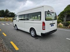 Photo of the vehicle Toyota HiAce