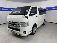 Photo of the vehicle Toyota HiAce