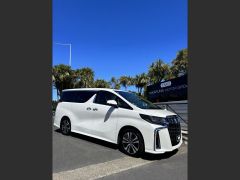 Photo of the vehicle Toyota Alphard