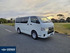 Photo of the vehicle Toyota HiAce