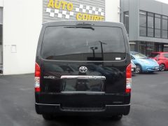 Photo of the vehicle Toyota HiAce