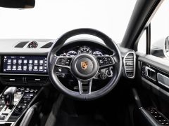 Photo of the vehicle Porsche Cayenne