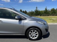 Photo of the vehicle Mazda Demio