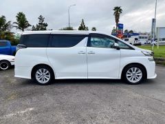 Photo of the vehicle Toyota Vellfire