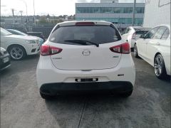 Photo of the vehicle Mazda Demio