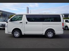 Photo of the vehicle Toyota HiAce