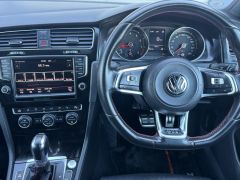 Photo of the vehicle Volkswagen Golf