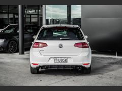 Photo of the vehicle Volkswagen Golf GTI