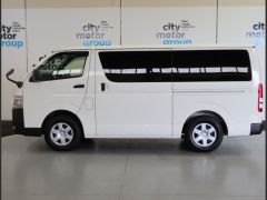 Photo of the vehicle Toyota HiAce