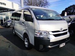 Photo of the vehicle Toyota HiAce