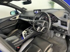 Photo of the vehicle Audi Q7