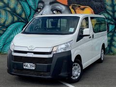 Photo of the vehicle Toyota HiAce