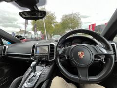 Photo of the vehicle Porsche Cayenne