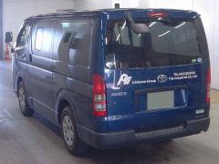 Photo of the vehicle Toyota HiAce