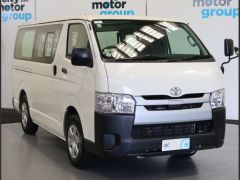 Photo of the vehicle Toyota HiAce