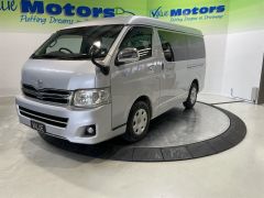 Photo of the vehicle Toyota HiAce