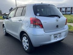 Photo of the vehicle Toyota Vitz