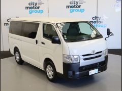 Photo of the vehicle Toyota HiAce