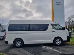 Photo of the vehicle Toyota HiAce