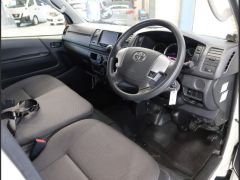 Photo of the vehicle Toyota HiAce