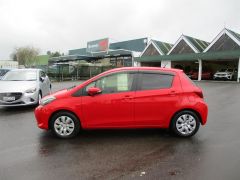 Photo of the vehicle Toyota Vitz