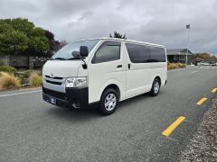 Photo of the vehicle Toyota HiAce