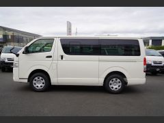 Photo of the vehicle Toyota HiAce