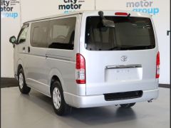 Photo of the vehicle Toyota HiAce