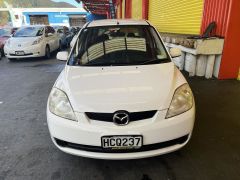 Photo of the vehicle Mazda Demio