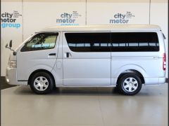 Photo of the vehicle Toyota HiAce