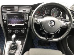 Photo of the vehicle Volkswagen Golf